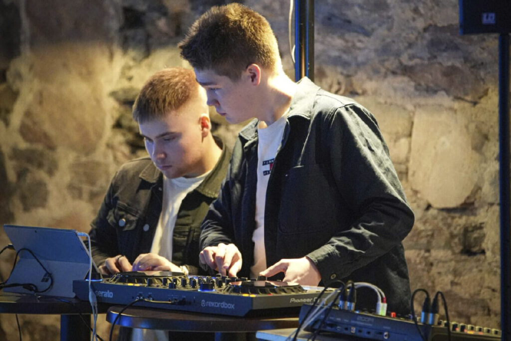 dj